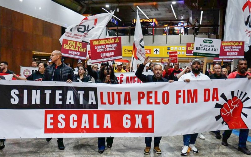 manifestacao-no-aeroporto-de-guarulhos-pede-fim-da-escala-6×1