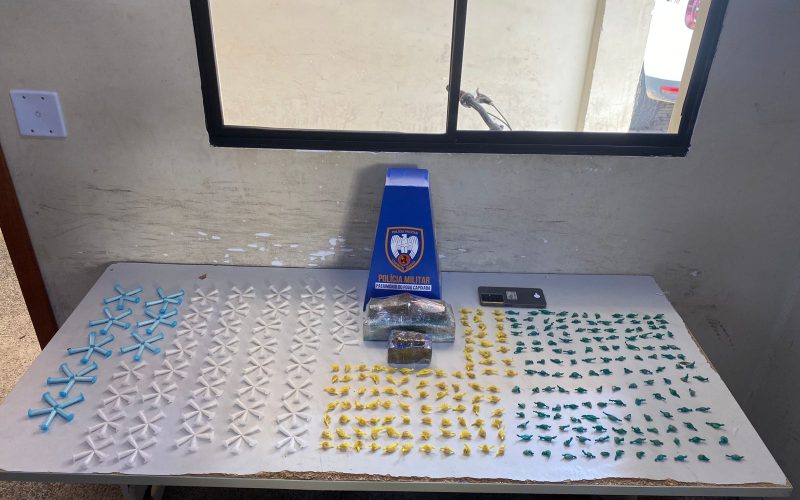 10o-apreende-grande-quantidade-de-drogas,-cumpre-mandado-e-retira-arma-de-fogo-de-circulacao-em-guarapari