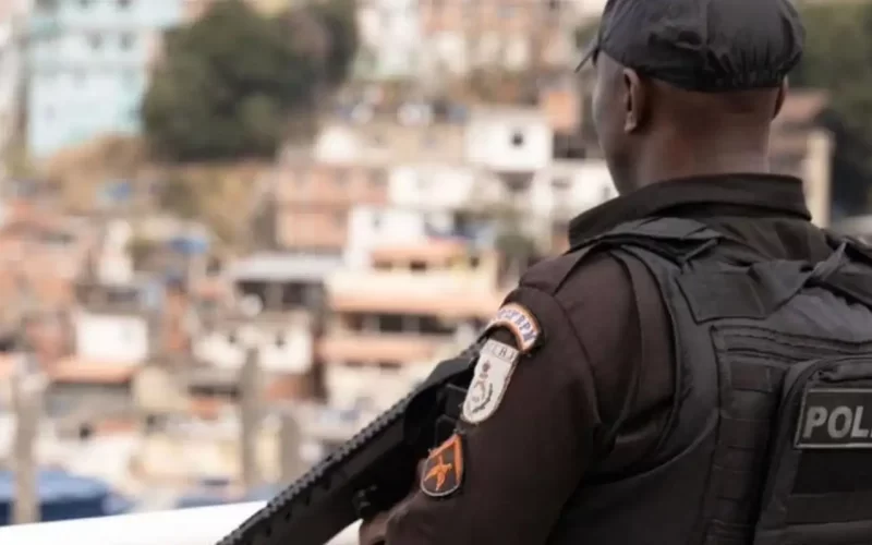 cinco-pessoas-morrem-em-operacao-contra-o-trafico-de-drogas-no-rio