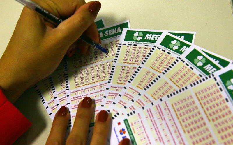 mega-sena-acumula-e-premio-principal-vai-para-r$-12-milhoes