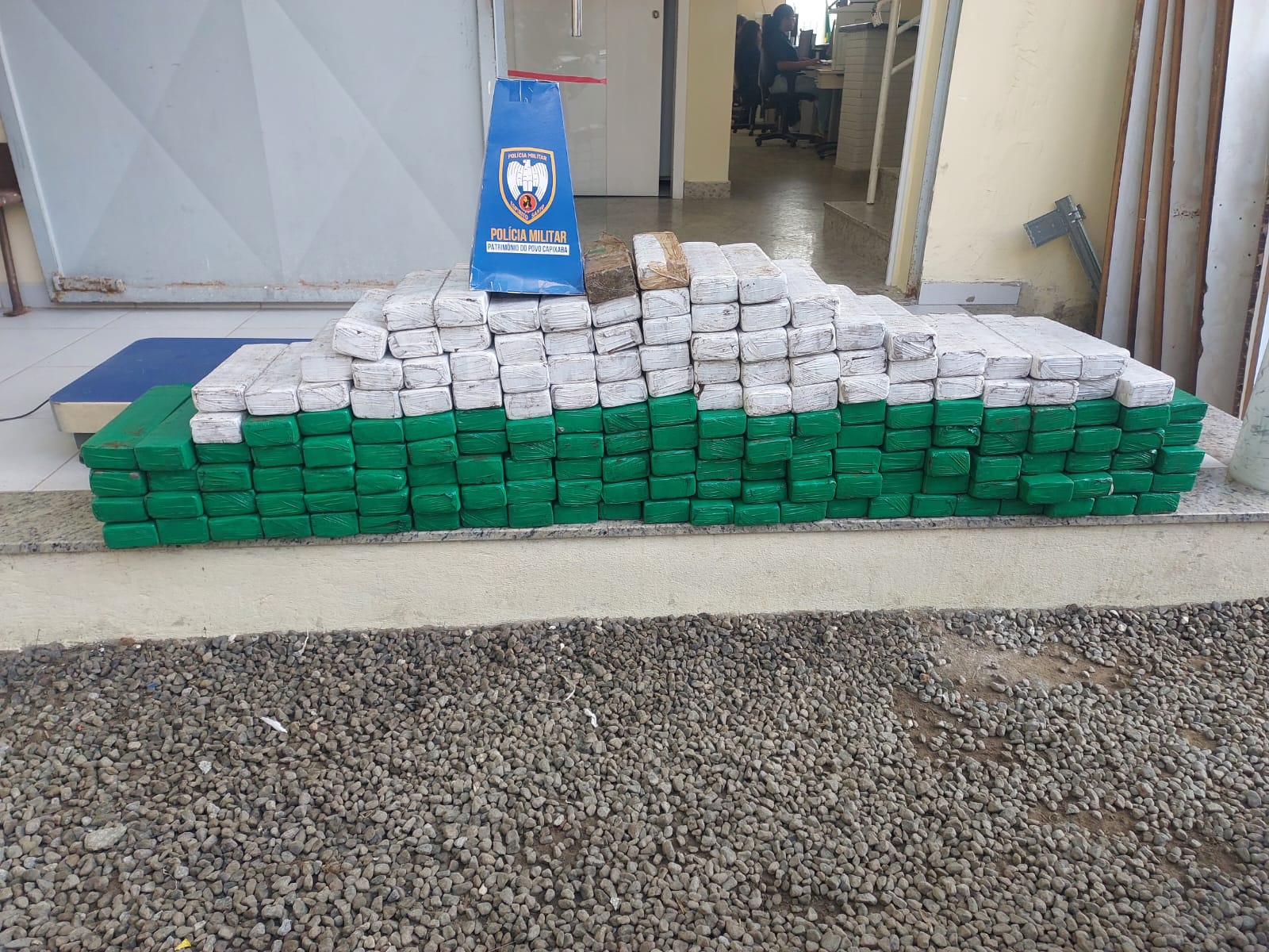 policia-militar-apreende-cerca-de-165-kg-de-maconha-em-linhares
