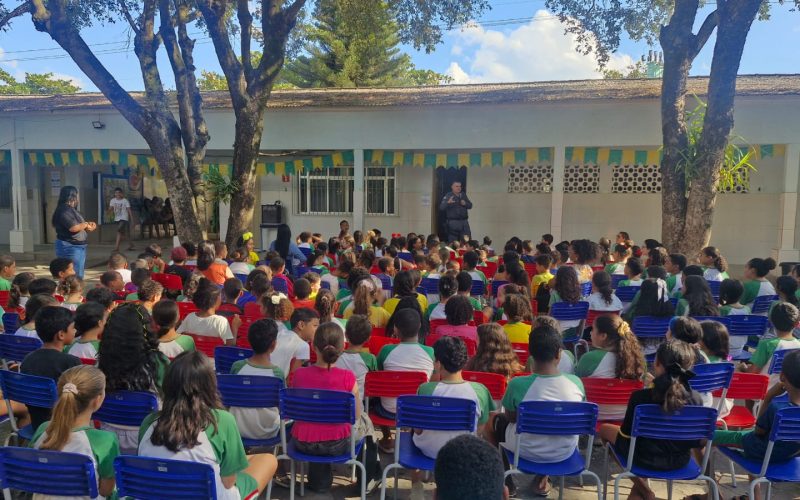2o-batalhao-realiza-palestra-educativa-sobre-bullying,-violencia-e-drogas-em-escola-de-nova-venecia