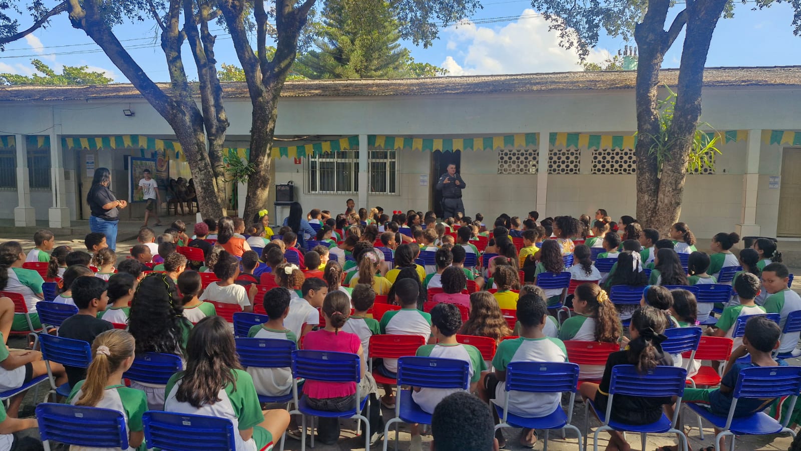 2o-batalhao-realiza-palestra-educativa-sobre-bullying,-violencia-e-drogas-em-escola-de-nova-venecia