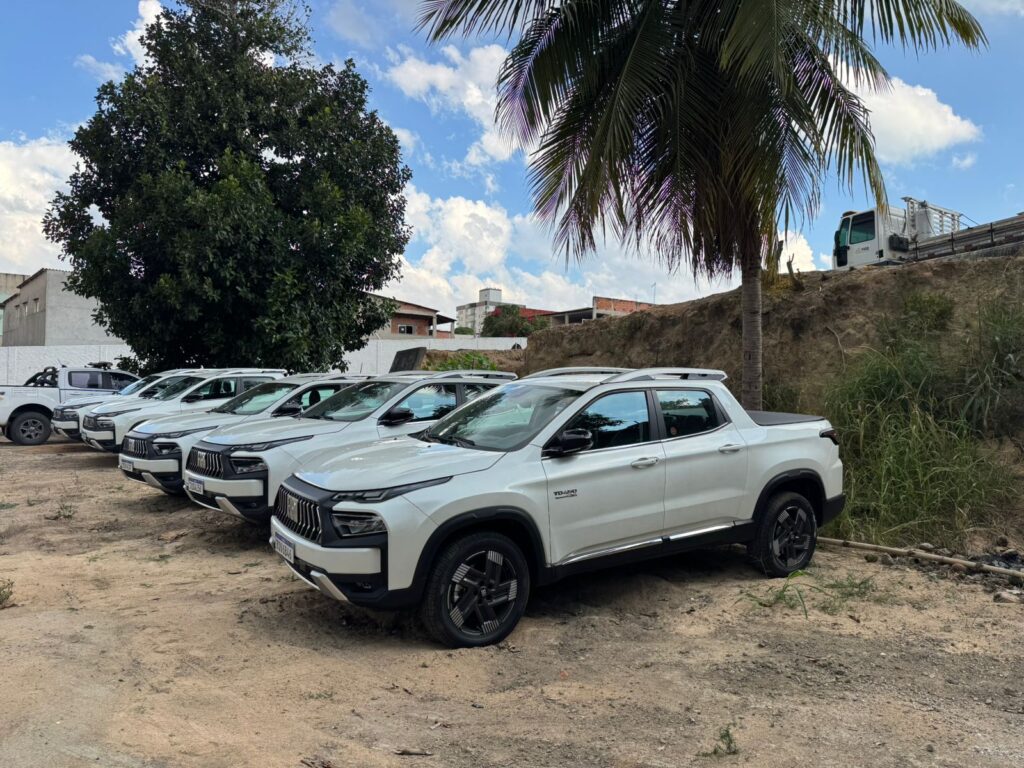 saude-de-linhares-recebe-cinco-novas-caminhonetes-para-reforcar-transporte-e-atendimento-a-populacao
