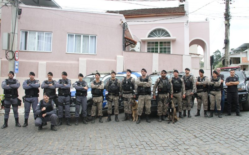 forca-tatica-da-15a-cia-apreende-drogas,-dinheiro-e-celulares-durante-operacao-em-mimoso-do-sul