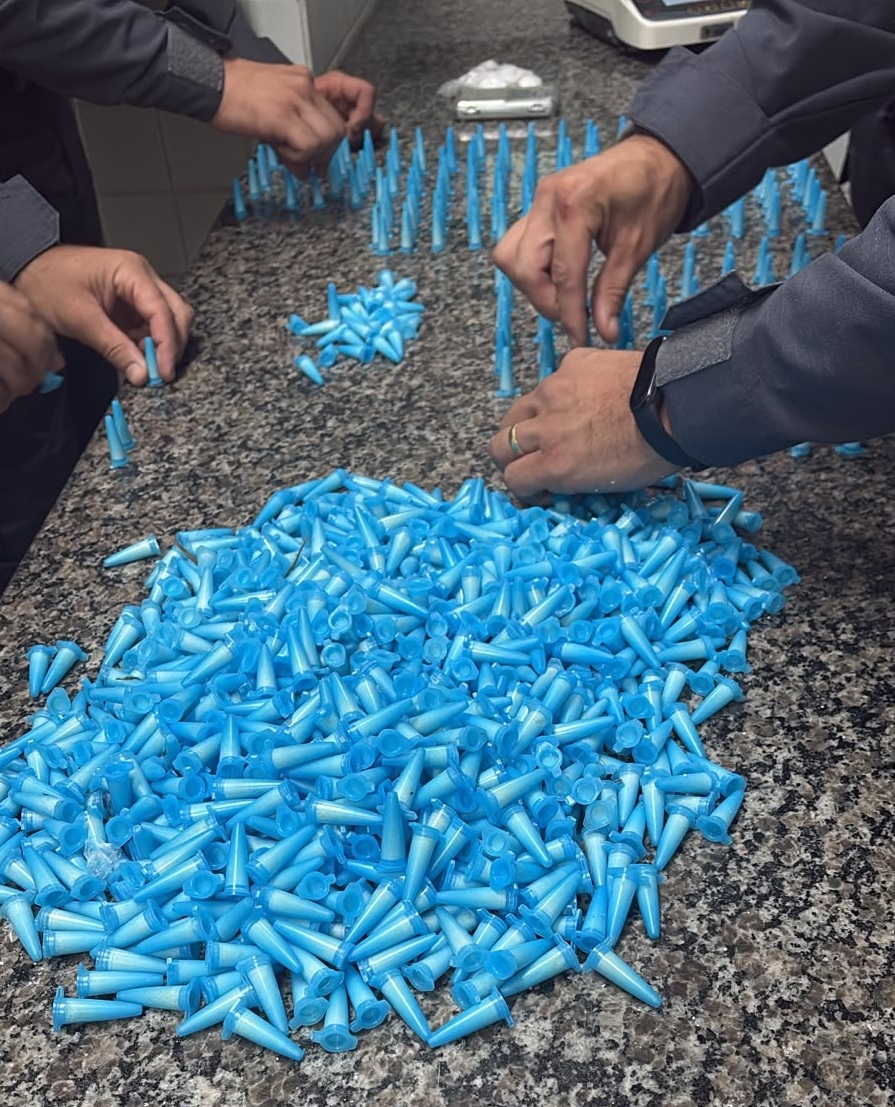 10o-bpm-apreende-grande-quantidade-de-entorpecentes-e-municoes-em-guarapari