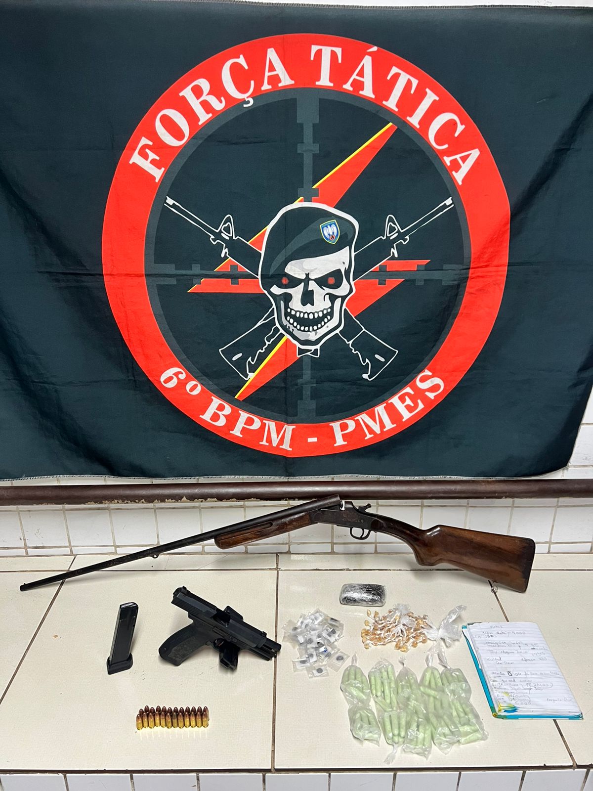 forca-tatica-apreende-armas,-municoes-e-drogas-em-acoes-na-serra