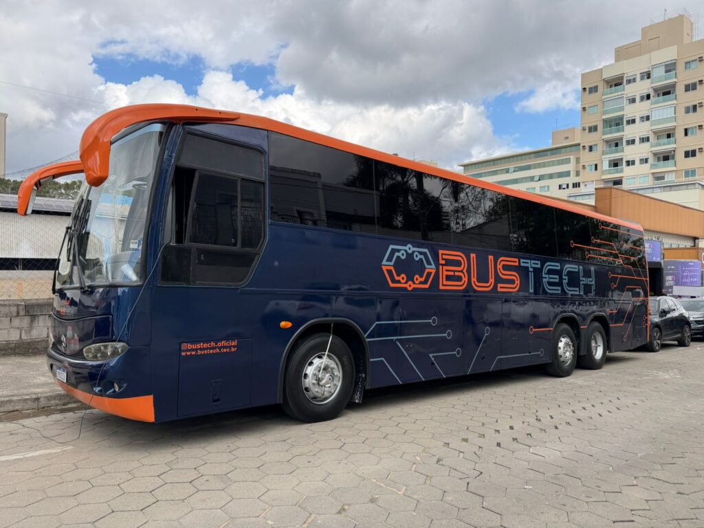 robotica-nas-escolas:-onibus-itinerante-vai-levar-ciencia,-tecnologia-e-inovacao-para-mais-de-2-mil-estudantes-de-linhares