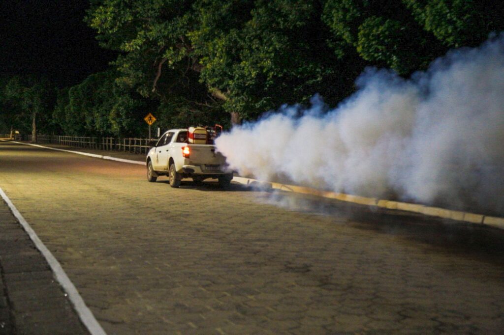 carro-fumace-segue-no-combate-ao-mosquito-da-dengue-em-linhares
