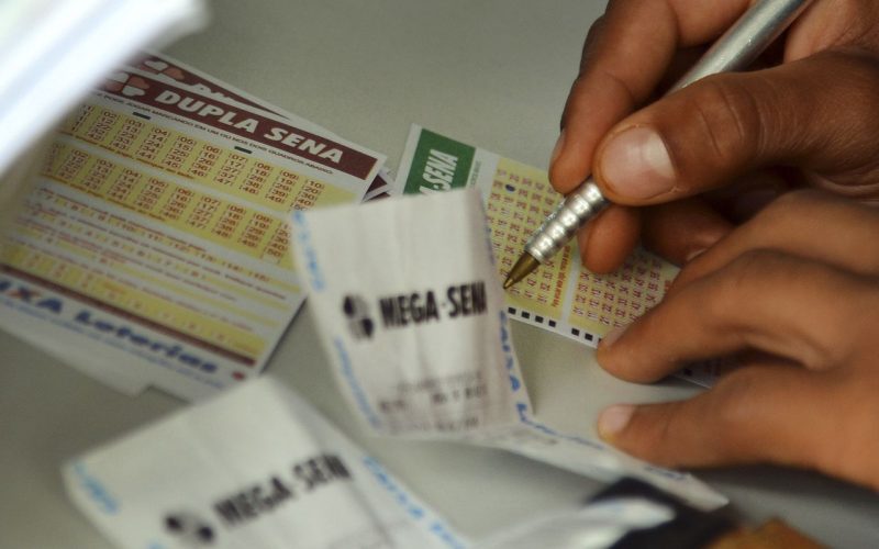 mega-sena-acumula-novamente-e-premio-principal-vai-para-r$-45-milhoes