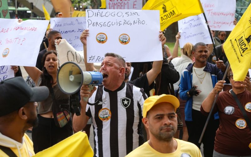 camelos-protestam-contra-programa-da-prefeitura-no-rio