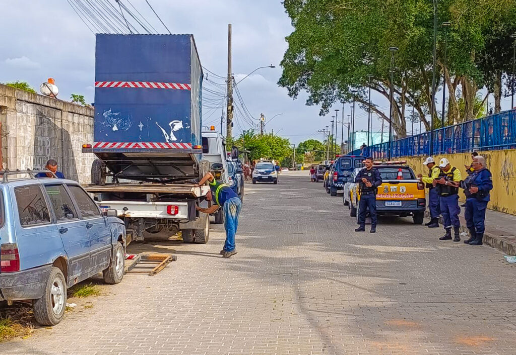 operacao-retira-8-carros-abandonados-das-ruas-de-linhares
