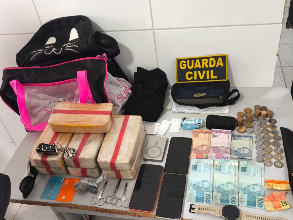 gcm-intercepta-carro-vindo-de-vitoria-e-apreende-mais-de-7-quilos-de-crack-em-linhares