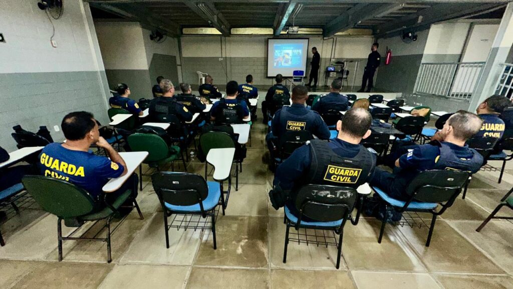 gcm-de-linhares-passa-por-treinamento-para-atuacao-em-ocorrencias-dentro-de-escolas