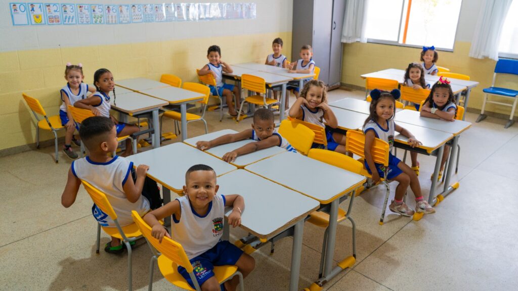 volta-as-aulas-em-linhares-reune-28,5-mil-estudantes-e-marca-inicio-do-projeto-bustech-nas-escolas-municipais