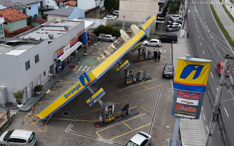 policia-investiga-morte-de-tres-eletrocutados-apos-ventania-no-rio