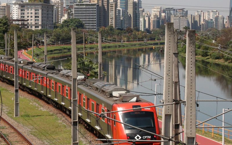 greve-de-trens-em-sp-causa-congestionamento-de-mais-de-2-mil-km 