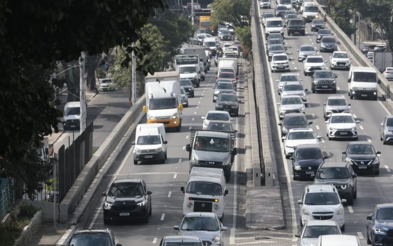 paralisacao-de-trens-causa-congestionamento-nas-ruas-de-sp