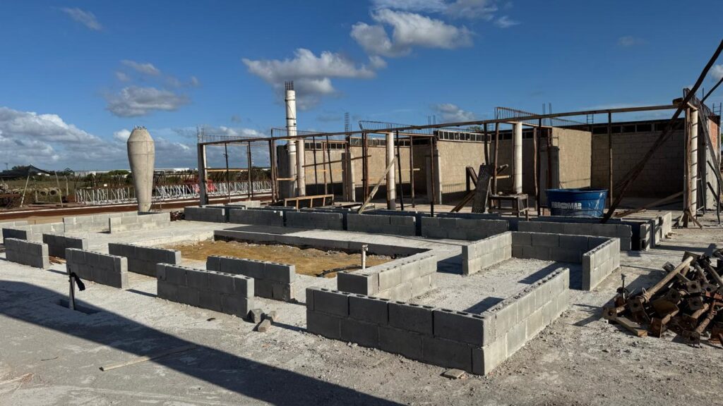 obras-da-rodoviaria-municipal-de-linhares-seguem-com-construcao-dos-quiosques-e-pavimentacao-do-novo-acesso