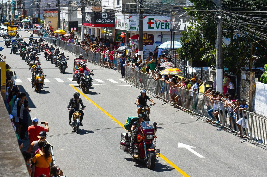 motoristas-devem-ficar-atentos-as-interdicoes-no-centro-de-linhares-para-o-desfile-civico