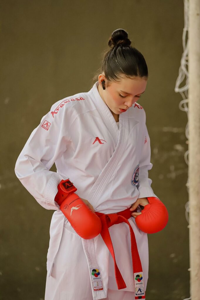 linharense-de-15-anos-e-convocada-para-representar-o-brasil-no-pan-americano-de-karate-na-costa-rica