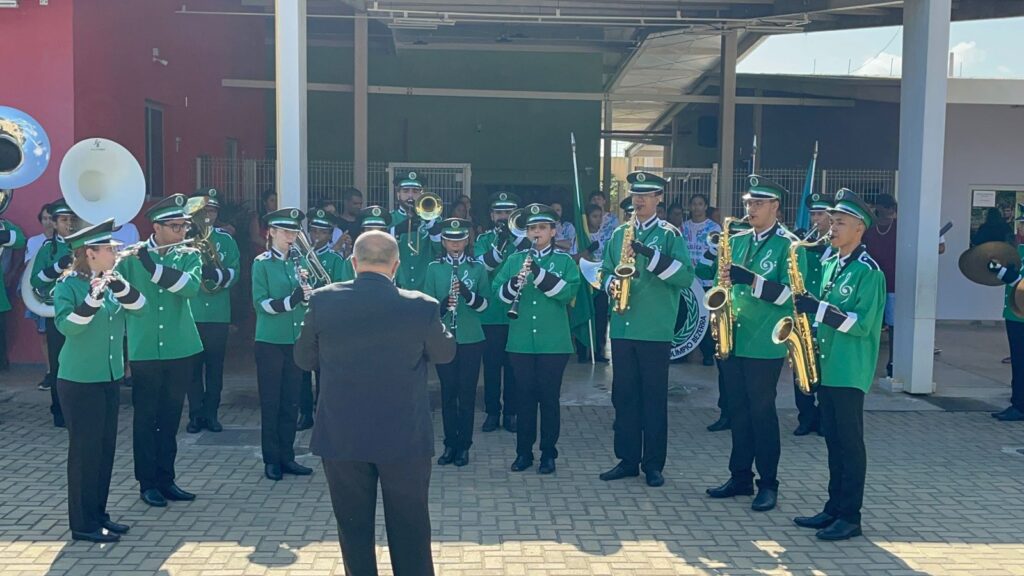 desfile-civico-de-baixo-quartel-celebra-os-60-anos-de-escola-em-linhares