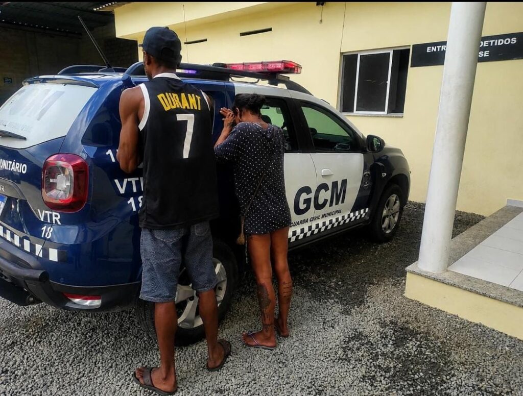 gcm-identifica-e-conduz-dois-suspeitos-apos-furto-de-fios-em-casa-de-linhares