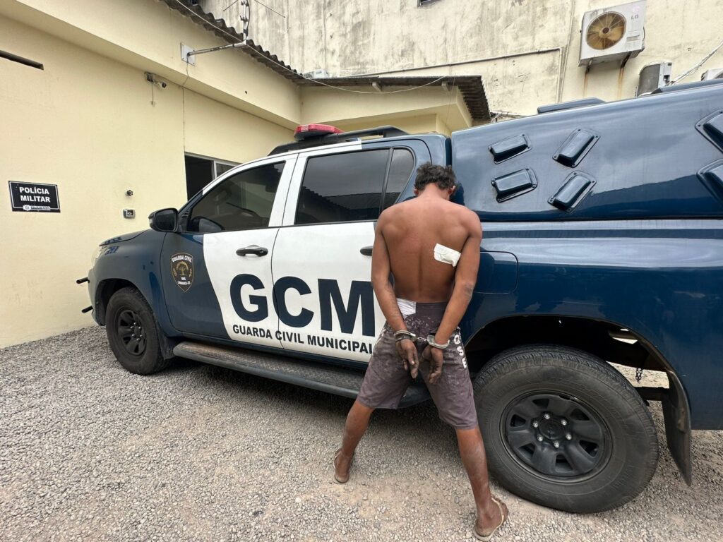 homem-e-detido-com-faca-apos-ameacar-pessoas-e-resistir-a-abordagem-em-linhares
