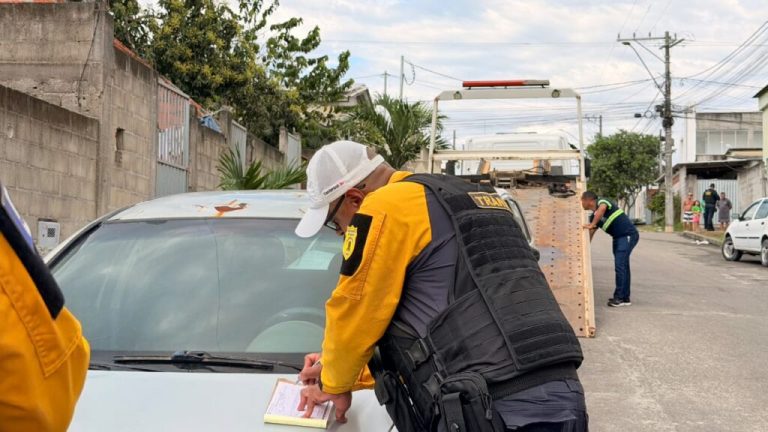 detro-identifica-12-veiculos-em-situacao-de-abandono-durante-operacao-no-bairro-interlagos