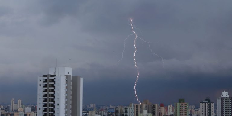 sao-paulo-tera-mais-chuvas-fortes-no-fim-da-tarde-desta-quinta-(15)