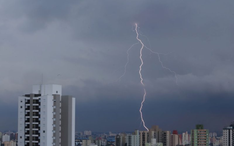 sao-paulo-tera-mais-chuvas-fortes-no-fim-da-tarde-desta-quinta-(15)