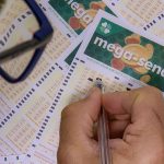 mega-sena-acumula-para-r$-230-milhoes;-confira-os-numeros-sorteados